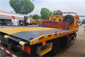 湖滨附近拖车电话号码服务